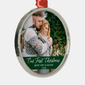 書道の私たちの初めてのクリスマスカップル緑 メタルオーナメント (右)