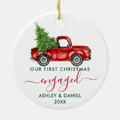 書道の私たちの初めてのクリスマス婚約したレッドトラック セラミックオーナメント (裏面)
