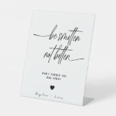 書道は虫スプレーのサインを噛まないように小さくする 台座サイン (正面)