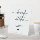 書道は虫スプレーのサインを噛まないように小さくする 台座サイン (インサイチュ)