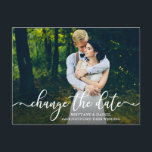 書道エレガント台写真の日付の変更 ポストカード<br><div class="desc">書モダンエレガント書のスクリプト日付の延期されたカップル写真結婚はがきを変更する</div>