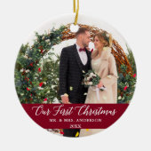 書道エレガント私たちの初めてのクリスマスブルゴーニュ セラミックオーナメント (正面)