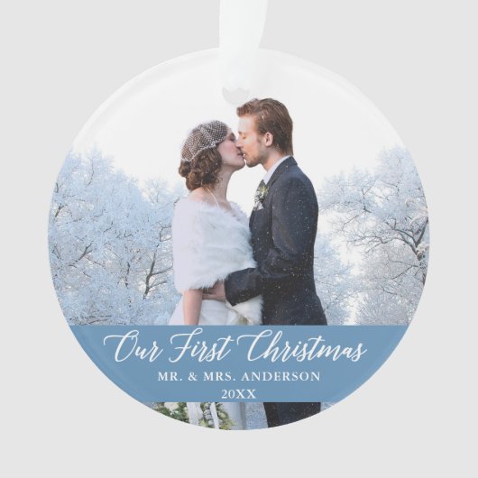 書道エレガント私たちの初めてのクリスマスライトブルー オーナメント (正面)