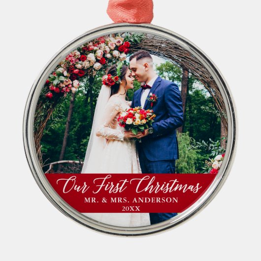 書道エレガント私たちの初めてのクリスマス写真赤 メタルオーナメント (正面)