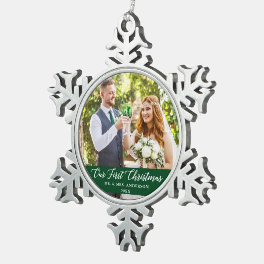 書道エレガント私たちの初めてのクリスマス緑 スノーフレークピューターオーナメント (右)