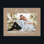 書道ハートミセス・クラ結婚フト・サンキュー ポストカード<br><div class="desc">ミニマモダンリシンプルストの書道スクリプトMr. and Mrs.ハート結婚の新郎新婦の写真Kraftありがとうポストカード</div>