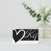書道ハート形状白黒イニシャル 名刺 (スタンド正面)
