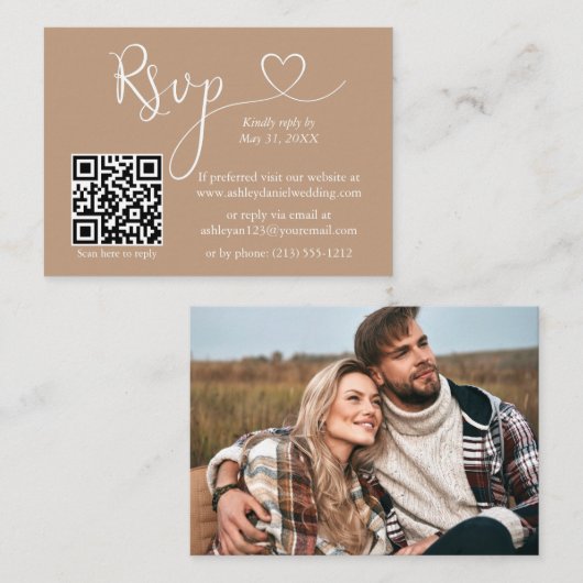 書道ハート結婚写真Taupe QR RSVP エンクロージャーカード (正面/裏面)