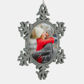 書道モダンカップル写真婚約した スノーフレークピューターオーナメント (左)