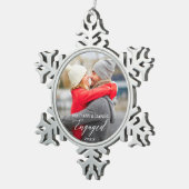 書道モダンカップル写真婚約した スノーフレークピューターオーナメント (右)