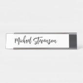 書道白黒パーソナライズされたプレーンモダン デスクネームプレート (正面)