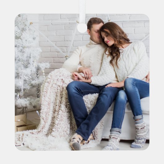 書道私たちの初めてのクリスマスカップルの写真 メタルオーナメント (裏面)