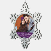 書道私たちの初めてのクリスマスフォトパープル スノーフレークピューターオーナメント (右)