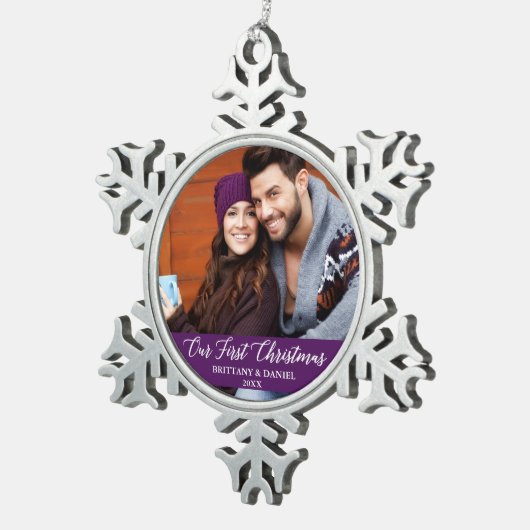 書道私たちの初めてのクリスマスフォトパープル スノーフレークピューターオーナメント (右)