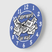 書類の待機イラストレーション ラージ壁時計 (傾斜)