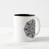 曼荼羅の円形のオーナメント ツートーンマグカップ (正面右)