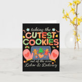 最もかわいいクッキーをオーブンから取り出す労働と出産 カード (黄色い花)