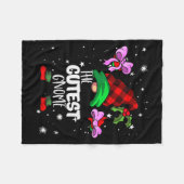 最もキュートなノーム 赤いバフロー プライド柄 お揃いの家族用クリスマス フリースブランケット (正面(横))