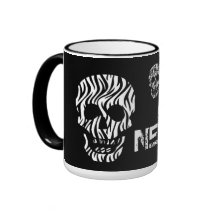 最もクールな隣の白黒スカルのギフトのアイディア