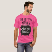 最もセクシーな魔女はアイダホ州に住んでいる ハロウィーンの引用 Tシャツ (正面フル)