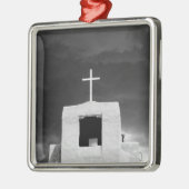 最も古い教会、サン·ミゲル、サンタ·フェで十字架。 メタルオーナメント (左)