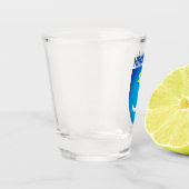 最も古い既知のシンボル ショットグラス (左)