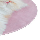 最も可愛い赤ん坊の動物 |かわいい子猫が寝ている カッティングボード (角)