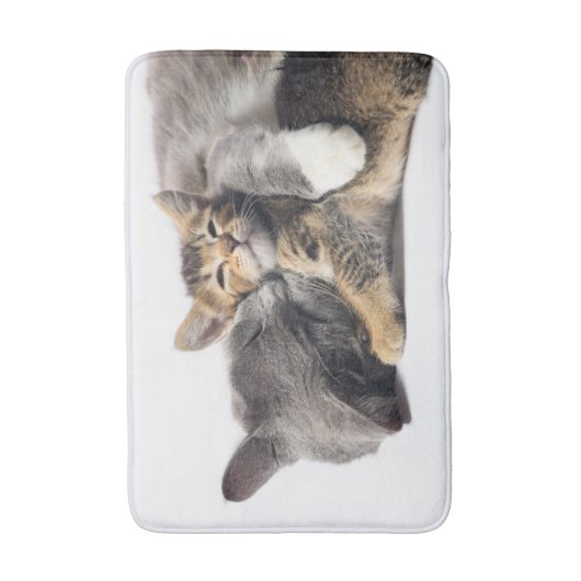 最も可愛い赤ん坊の動物 |かわいい子猫ハグ バスマット (正面縦)