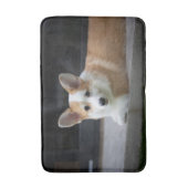 最も可愛い赤ん坊の動物 |のリラックスコーギの子犬 バスマット (正面縦)