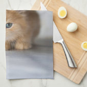 最も可愛い赤ん坊の動物 |ふわふわのオレンジ色の子猫 キッチンタオル (四つ折り)