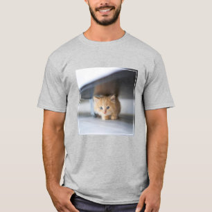 最も可愛い赤ん坊の動物 ふわふわのオレンジ色の子猫 Tシャツ