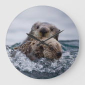 最も可愛い赤ん坊の動物 |オッターベビーとマザー ラージ壁時計 (正面)