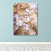 最も可愛い赤ん坊の動物 |オレンジ色の子猫パイル キャンバスプリント (インサイチュ (ウッドフロア))