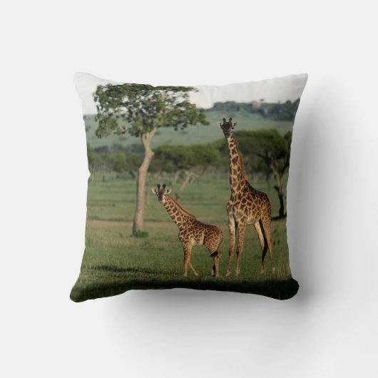 最も可愛い赤ん坊の動物 |キリン・カーフ&ママ クッション (裏面)