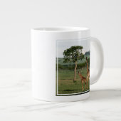 最も可愛い赤ん坊の動物 |キリン・カーフ&ママ ジャンボコーヒーマグカップ (正面右)