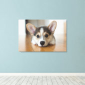 最も可愛い赤ん坊の動物 |コーギパピー探し キャンバスプリント (インサイチュ (ウッドフロア))