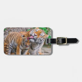最も可愛い赤ん坊の動物 |シベリアのタイガーファミリー ラゲッジタグ (正面横)