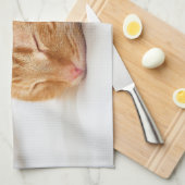 最も可愛い赤ん坊の動物 |ジンジャー猫の眠り キッチンタオル (四つ折り)