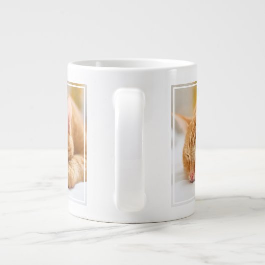 最も可愛い赤ん坊の動物 |ジンジャー猫の眠り ジャンボコーヒーマグカップ (裏面)