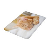 最も可愛い赤ん坊の動物 |ジンジャー猫の眠り バスマット (アングル)