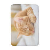最も可愛い赤ん坊の動物 |ジンジャー猫の眠り バスマット (正面縦)