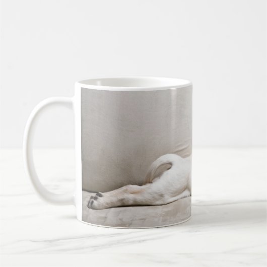 最も可愛い赤ん坊の動物 |スリーピーイエローラブラドール子犬 コーヒーマグカップ (左)