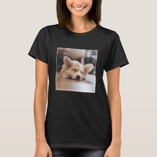 最も可愛い赤ん坊の動物 |スリーピーコーギ Tシャツ (正面)