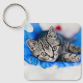 最も可愛い赤ん坊の動物 |トンネル内の虎猫の遊子猫 キーホルダー (正面)