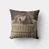 最も可愛い赤ん坊の動物 |バスケット内のハリネズミ クッション (正面)