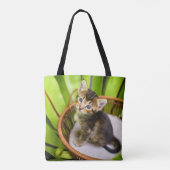 最も可愛い赤ん坊の動物 |バスケット内の子猫 トートバッグ (裏面)
