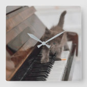 最も可愛い赤ん坊の動物 |ピアノの子猫 スクエア壁時計 (正面)