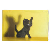 最も可愛い赤ん坊の動物 |ブラックキャット遊ズ 枕カバー (裏面)