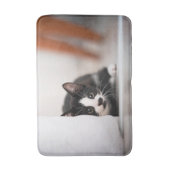 最も可愛い赤ん坊の動物 |ブラック&ホワイトの子猫 バスマット (正面縦)