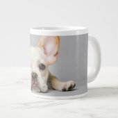 最も可愛い赤ん坊の動物 ブルドッグフランスのが横たわっていた|ブルドッグ ジャンボコーヒーマグカップ (正面右)